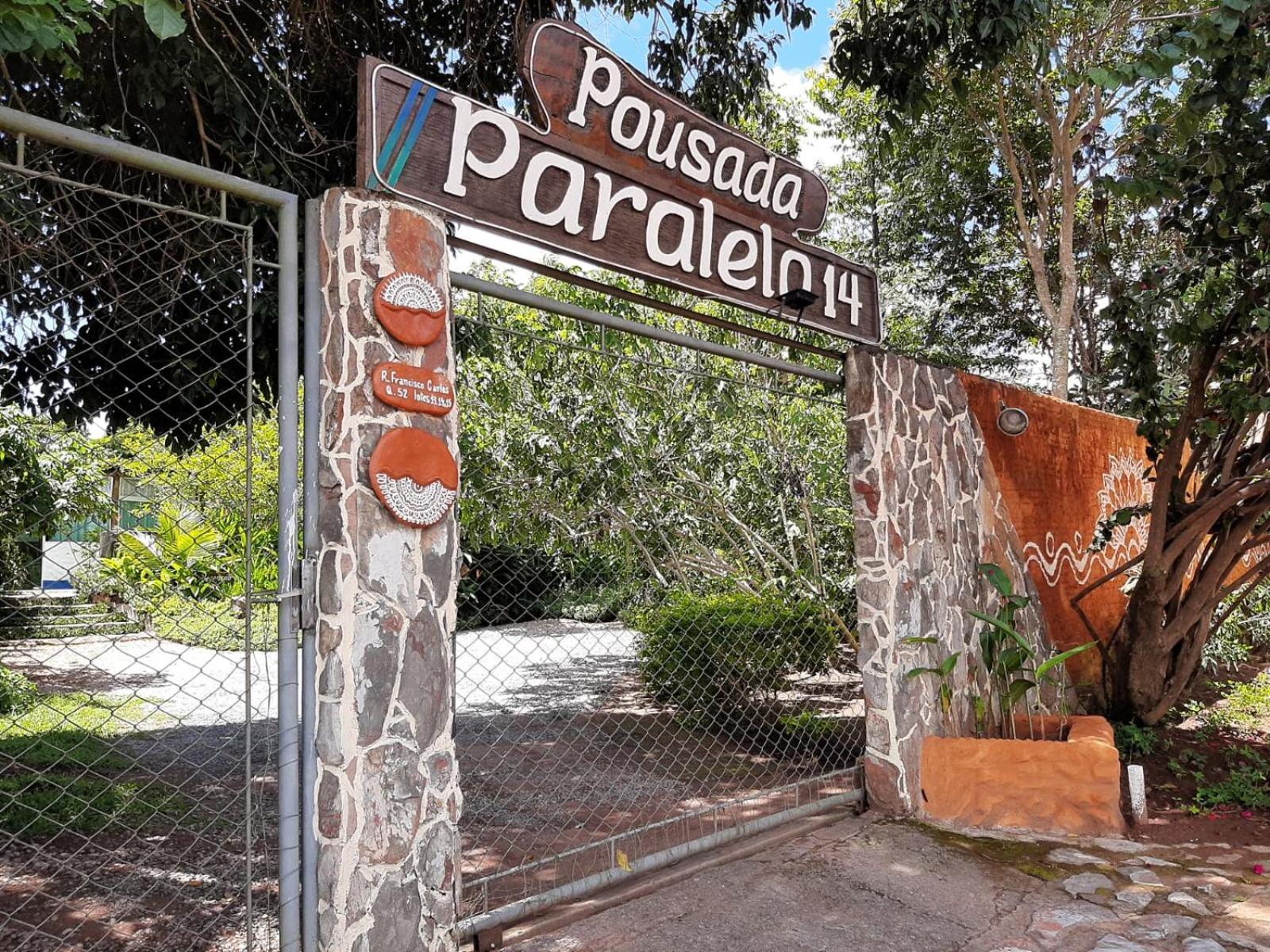 Pousada Paralelo 14 Алту-Параизу-ди-Гояс Экстерьер фото
